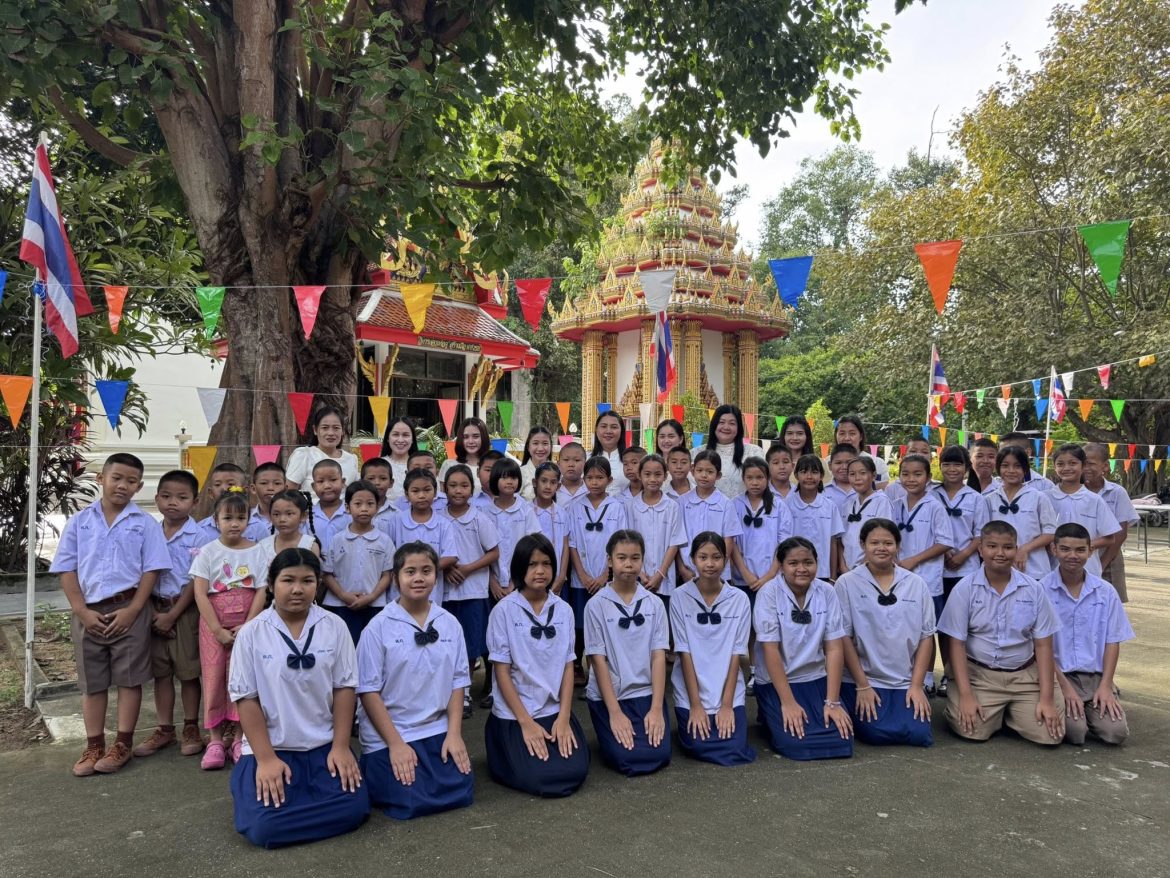 โรงเรียนวัดดอนกลอย คณะครู และนักเรียน ได้ร่วมกิจกรรม ตักบาตรเทโวโรหณะ