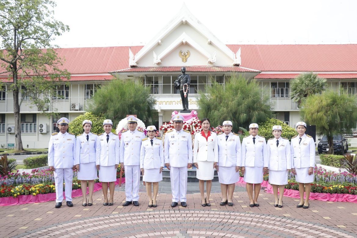 ร่วมพิธีวางพวงมาลา เนื่องในวันคล้ายวันสวรรคตพระบาทสมเด็จพระจุลจอมเกล้าเจ้าอยู่หัว รัชกาลที่ 5