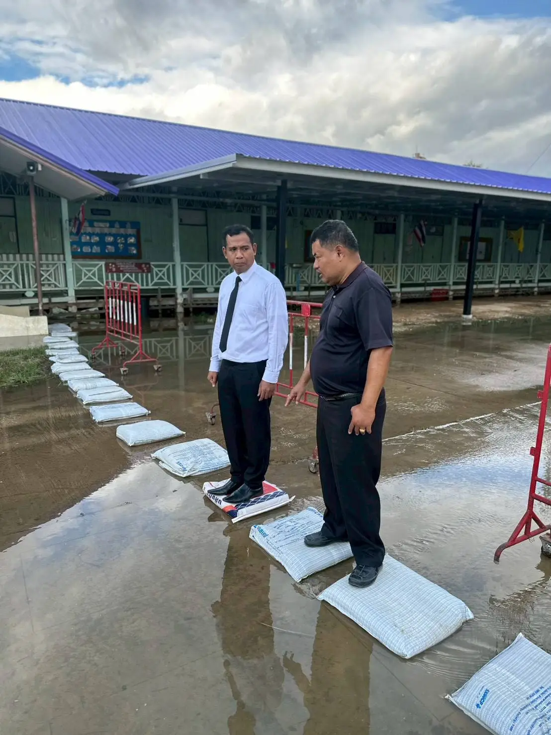 ลงพื้นที่ตรวจเยี่ยมสถานการณ์น้ำที่โรงเรียนชุมชนบ้านโคกหม้อ