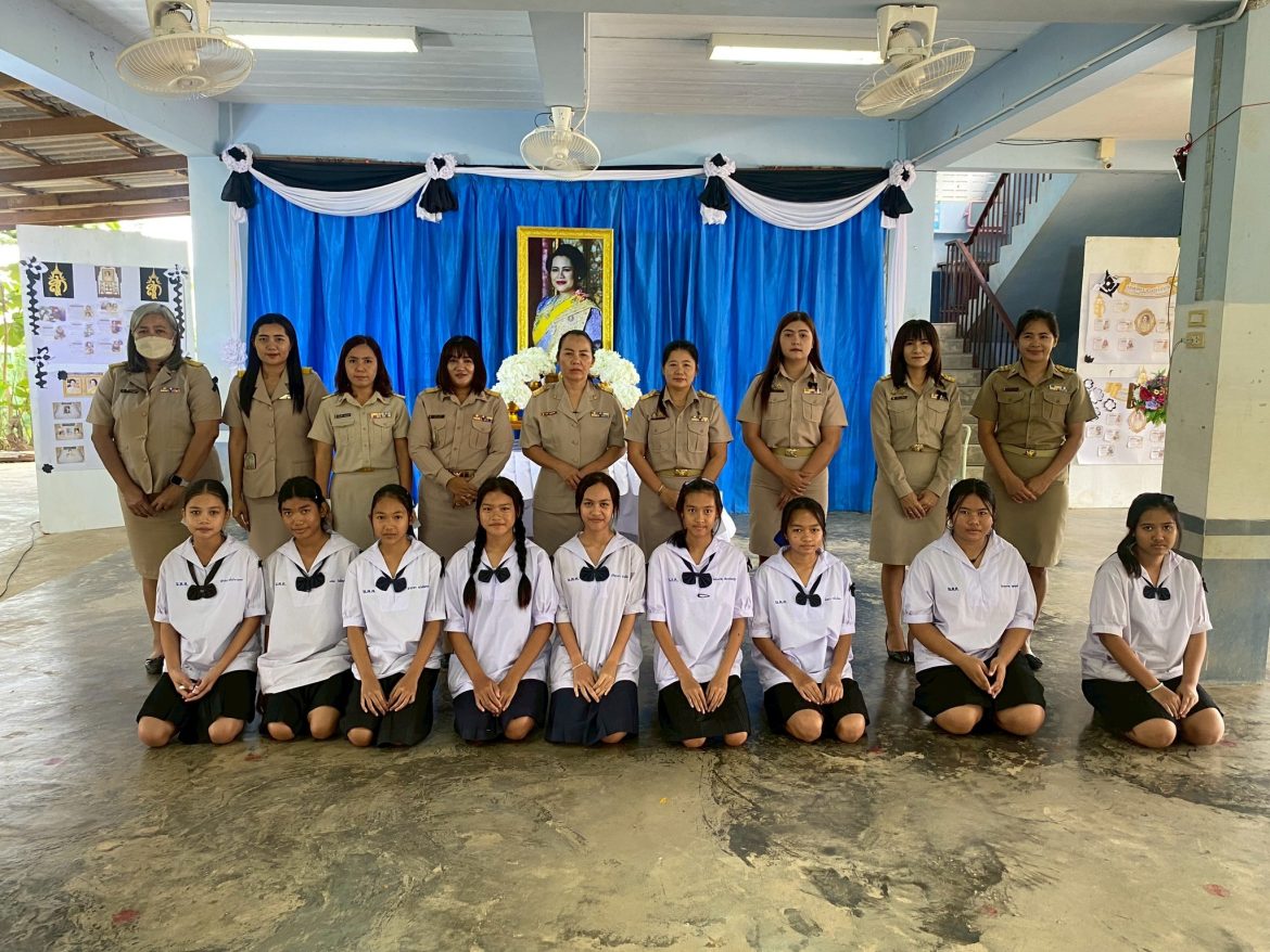 โรงเรียนบ้านหนองตะเคียน จัดพิธีถวายความอาลัย