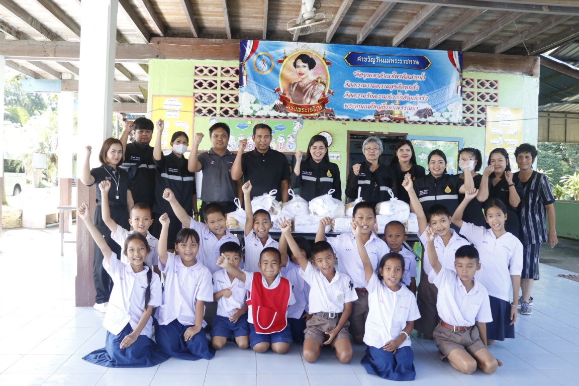 ลงพื้นที่ให้กำลังใจและมอบถุงยังชีพเพื่อบรรเทาทุกข์ ให้กับเด็กนักเรียนในสังกัดที่ประสบเหตุอุทกภัย