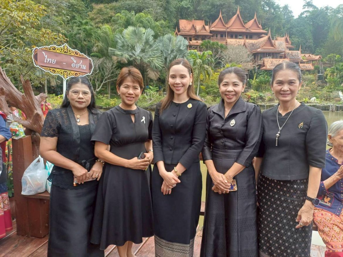 ร่วมกิจกรรมตักบาตรสานสัมพันธ์ 4 ชาติพันธุ์