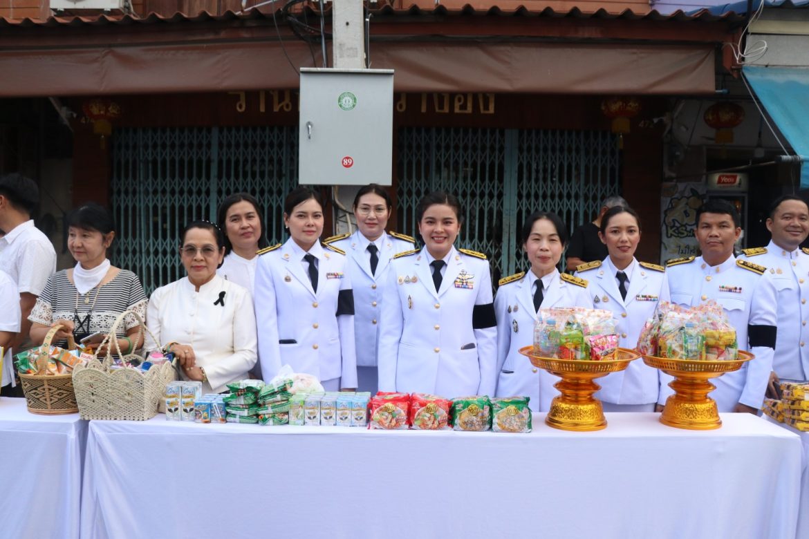 ร่วมพิธีเนื่องในวันคล้ายวันพระบรมราชสมภพ พระบาทสมเด็จพระบรมชนกาธิเบศร มหาภูมิพลอดุลยเดชมหาราช บรมนาถบพิตร วันชาติและวันพ่อแห่งชาติ