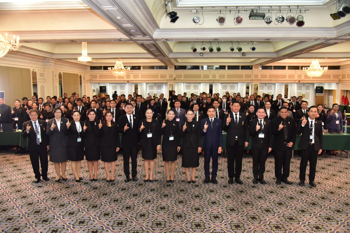 เป็นวิทยากรพี่เลี้ยงการอบรมเชิงปฏิบัติการตามโครงการพัฒนาข้าราชการครูและบุคลากรทางการศึกษา ระยะที่ 3