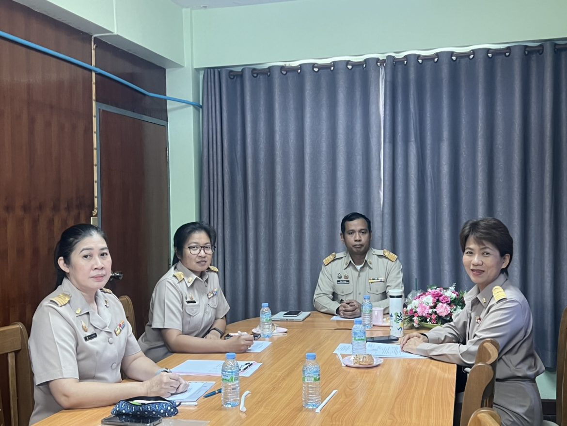 ประชุมคณะกรรมการพิจารณาให้ทุนสนับสนุนโครงการผลผลิตเพื่ออาหารกลางวัน