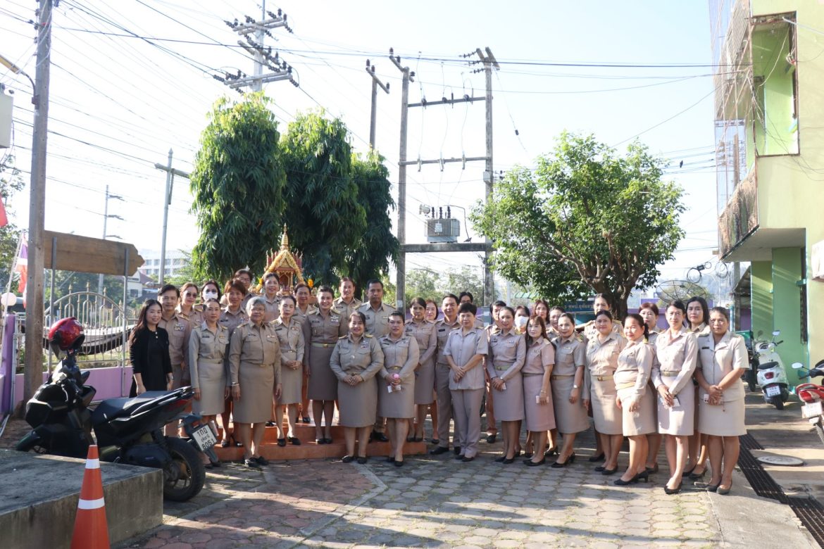 สำนักงานเขตพื้นที่การศึกษาประถมศึกษาอุทัยธานี เขต 1 จัดกิจกรรมเข้าแถวเคารพธงชาติ และกล่าวคำปฏิญานตน “เขตสุจริต”