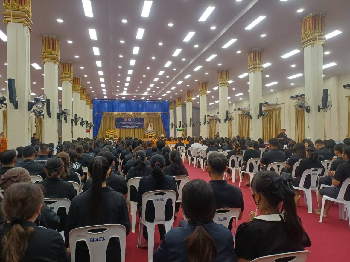 ร่วมพิธีสวดพระพุทธมนต์และเจริญจิตตภาวนาอุทิศถวายแด่สมเด็จพระนางเจ้าสิริกิติ์ฯ
