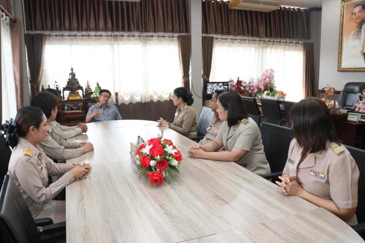 ร่วมแสดงความยินดีกับนายเผด็จ นุ้ยปรี