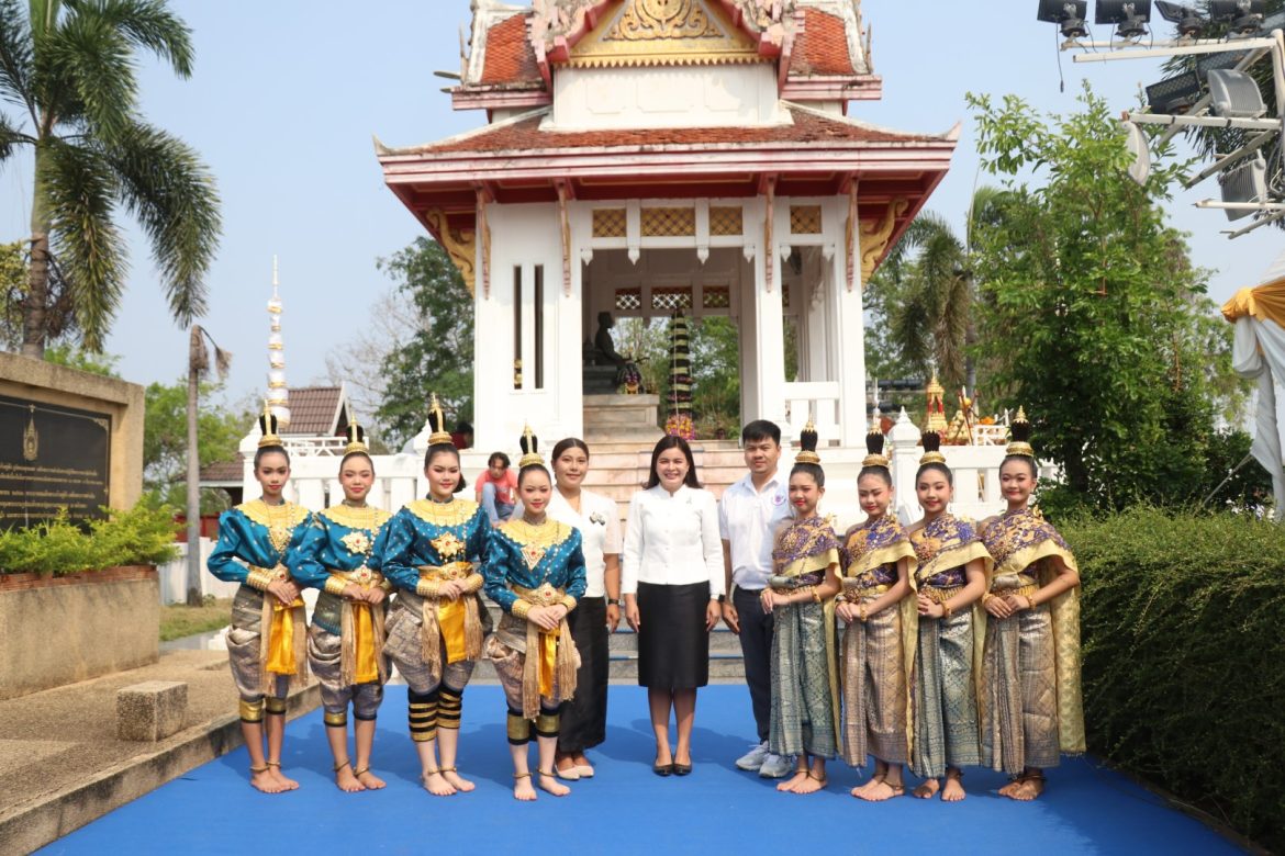ร่วมประกอบพิธีบวงสรวงสมเด็จพระปฐมบรมมหาชนก