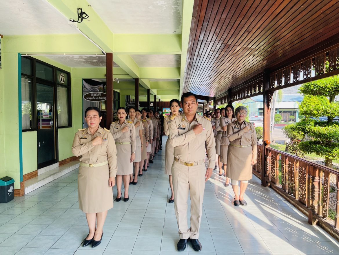 กิจกรรมเข้าแถวเคารพธงชาติ และกล่าวคำปฏิญานตน เขตสุจริต